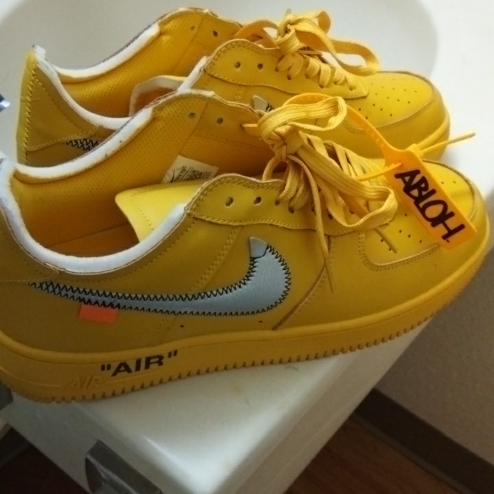 Brand New off whites limited edition/size 10 yellow - Picture 3 of 4
